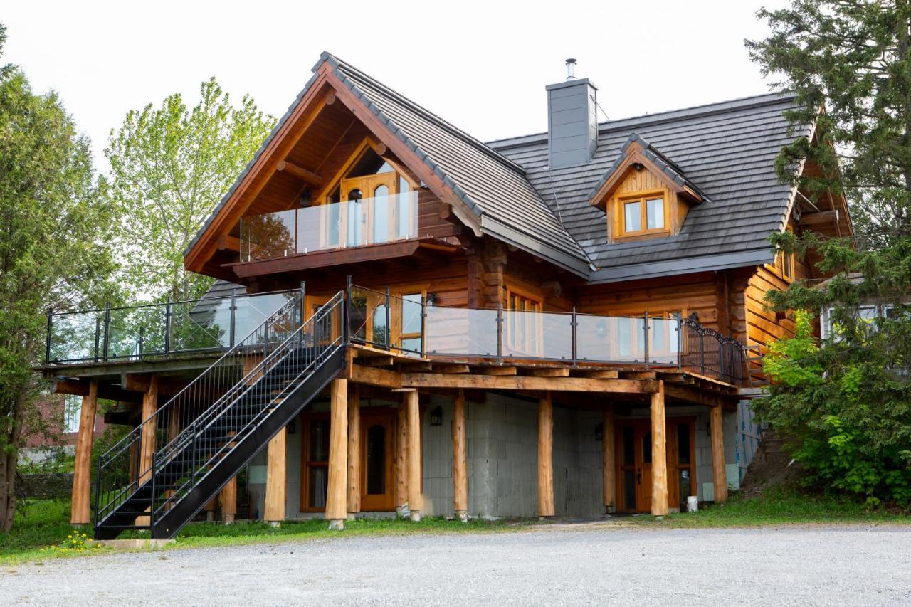 Hebergement "La Maison En Bois Rond" Sainte-Marie Esterno foto
