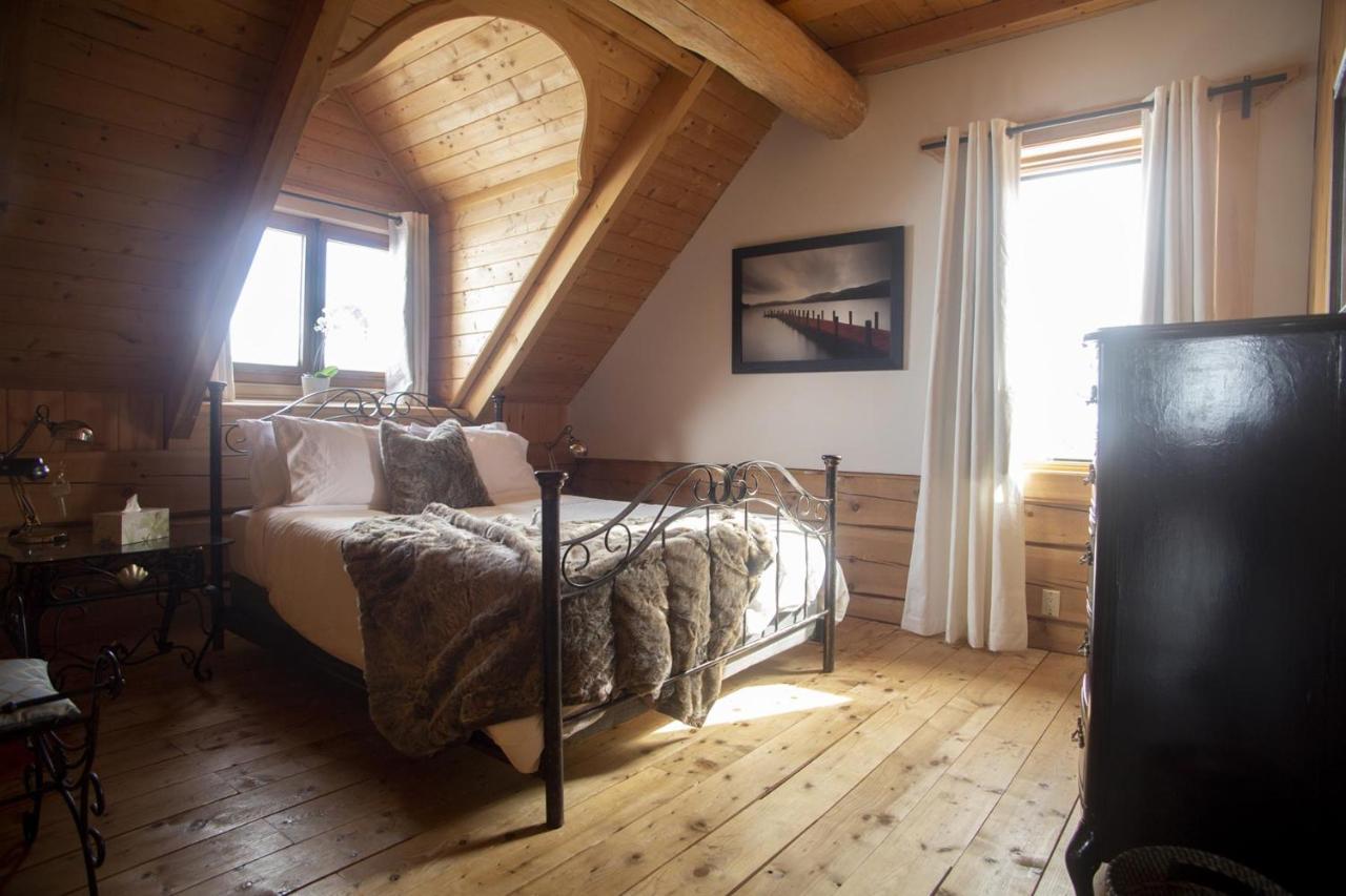 Hebergement "La Maison En Bois Rond" Sainte-Marie Esterno foto